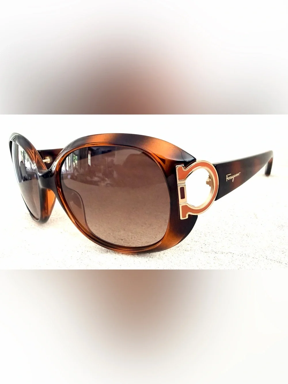 FERRAGAMO SF668S Gancini Oversized Tortoise Sunglasses NEW Full Inclusion
